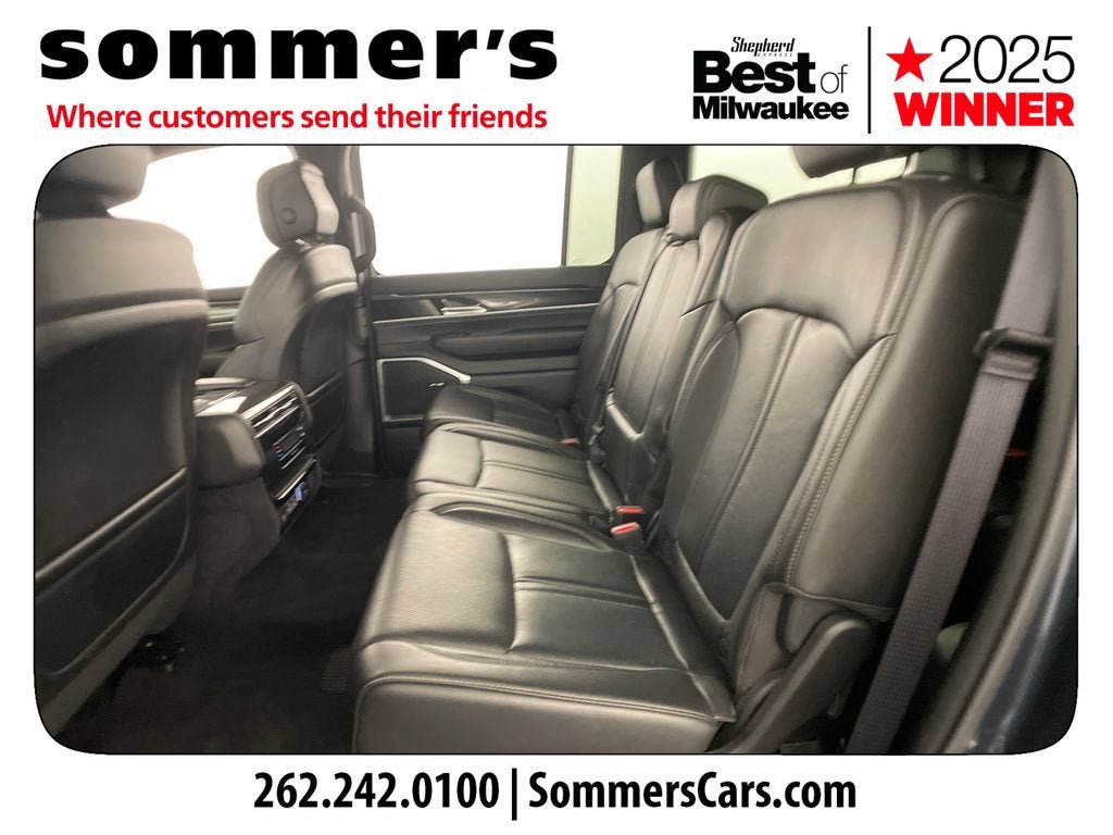 2023 Jeep Wagoneer Base