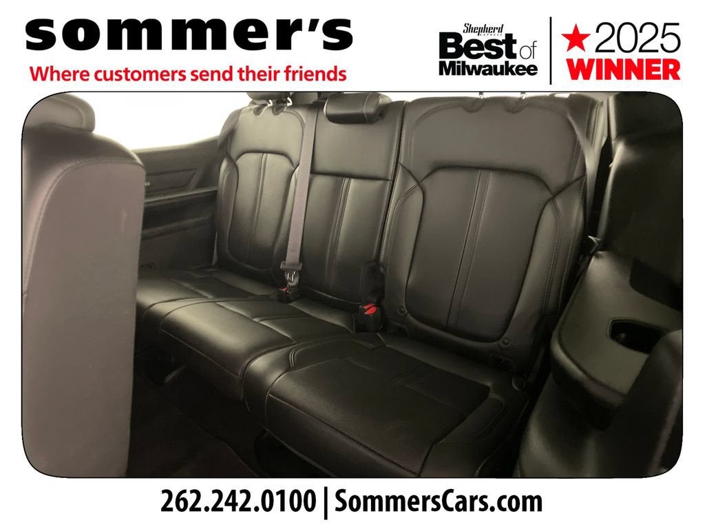 2023 Jeep Wagoneer Base