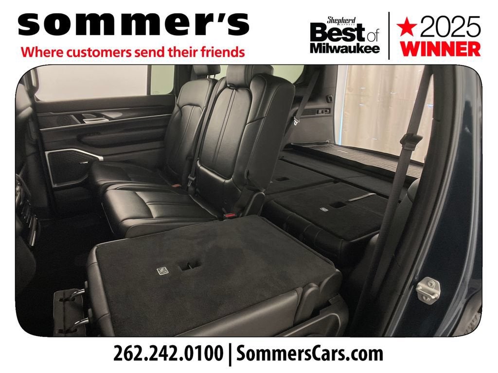 2023 Jeep Wagoneer Base
