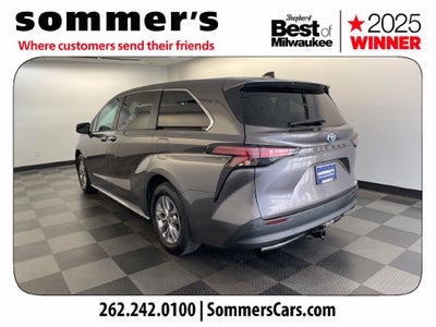 2022 Toyota Sienna XLE